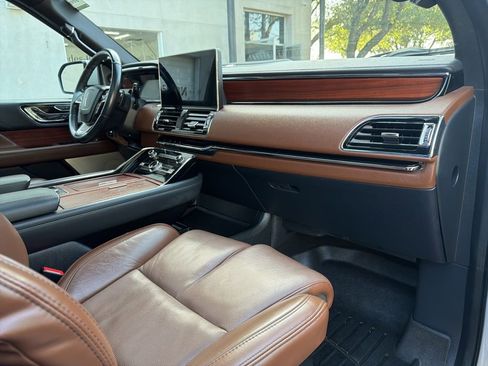 Used 2023 Lincoln Navigator L Reserve image 30