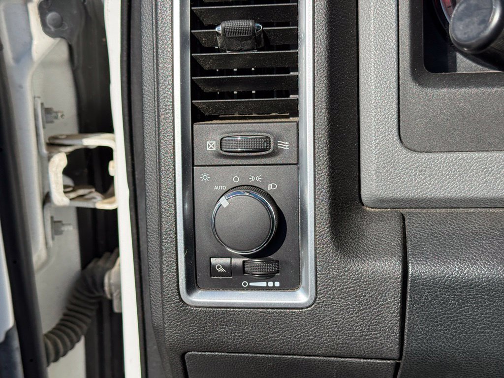 Used 2014 RAM 1500 Classic SLT AWD/4WD image 20