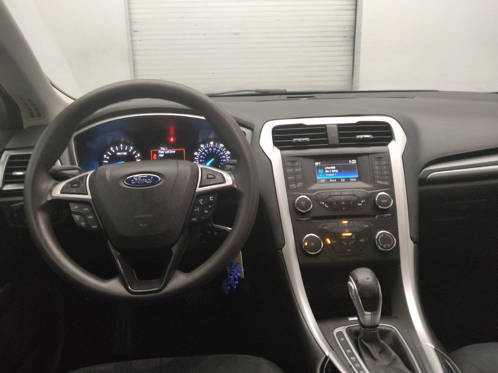 Used 2016 Ford Fusion SE FWD image 22