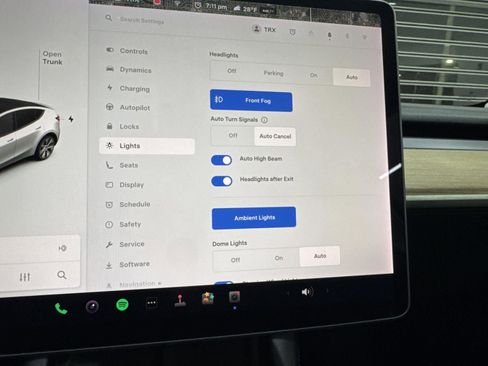 Used 2022 Tesla Model Y Long Range image 29