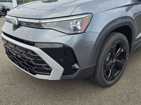 New 2025 Volkswagen Taos SEL image 10