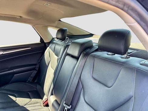 Used 2019 Ford Fusion Titanium image 21