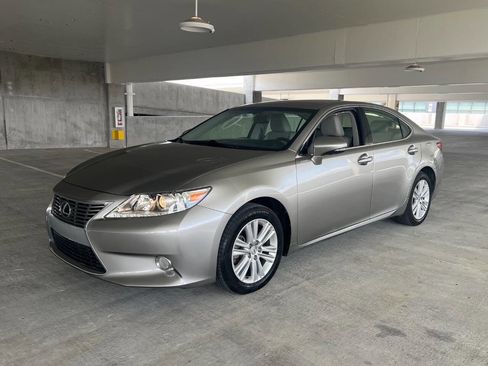 Used 2015 Lexus ES 350 w/ Premium Package FWD image 18