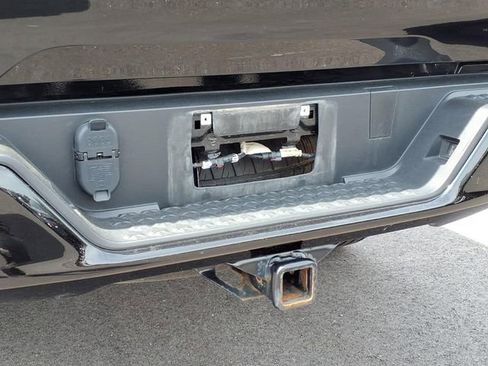Used 2023 Chevrolet Colorado Z71 w/ Z71 Convenience Package 2 AWD/4WD image 9
