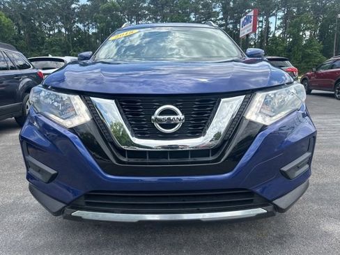 Used 2018 Nissan Rogue SV w/ Premium Package FWD image 2