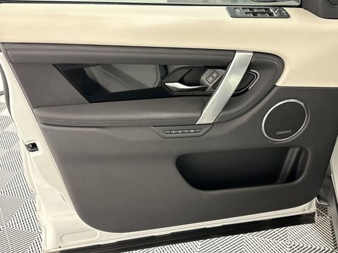 Used 2024 Land Rover Discovery Sport S image 17