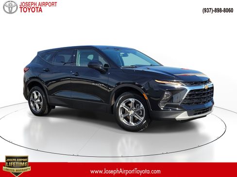 Used 2025 Chevrolet Blazer LT FWD image 1