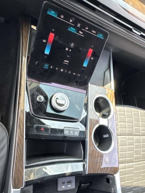 Certified 2025 Cadillac Escalade ESV Sport Platinum AWD/4WD image 26