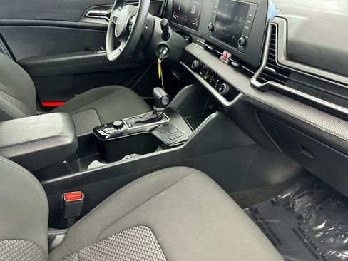 Used 2024 Kia Sportage LX image 15