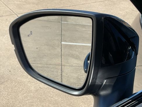 New 2026 Nissan Pathfinder SL image 10