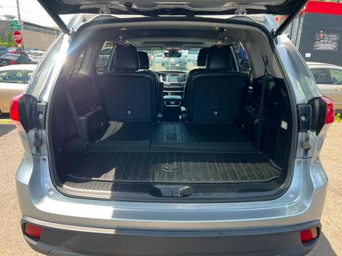 Used 2019 Toyota Highlander XLE AWD/4WD image 20