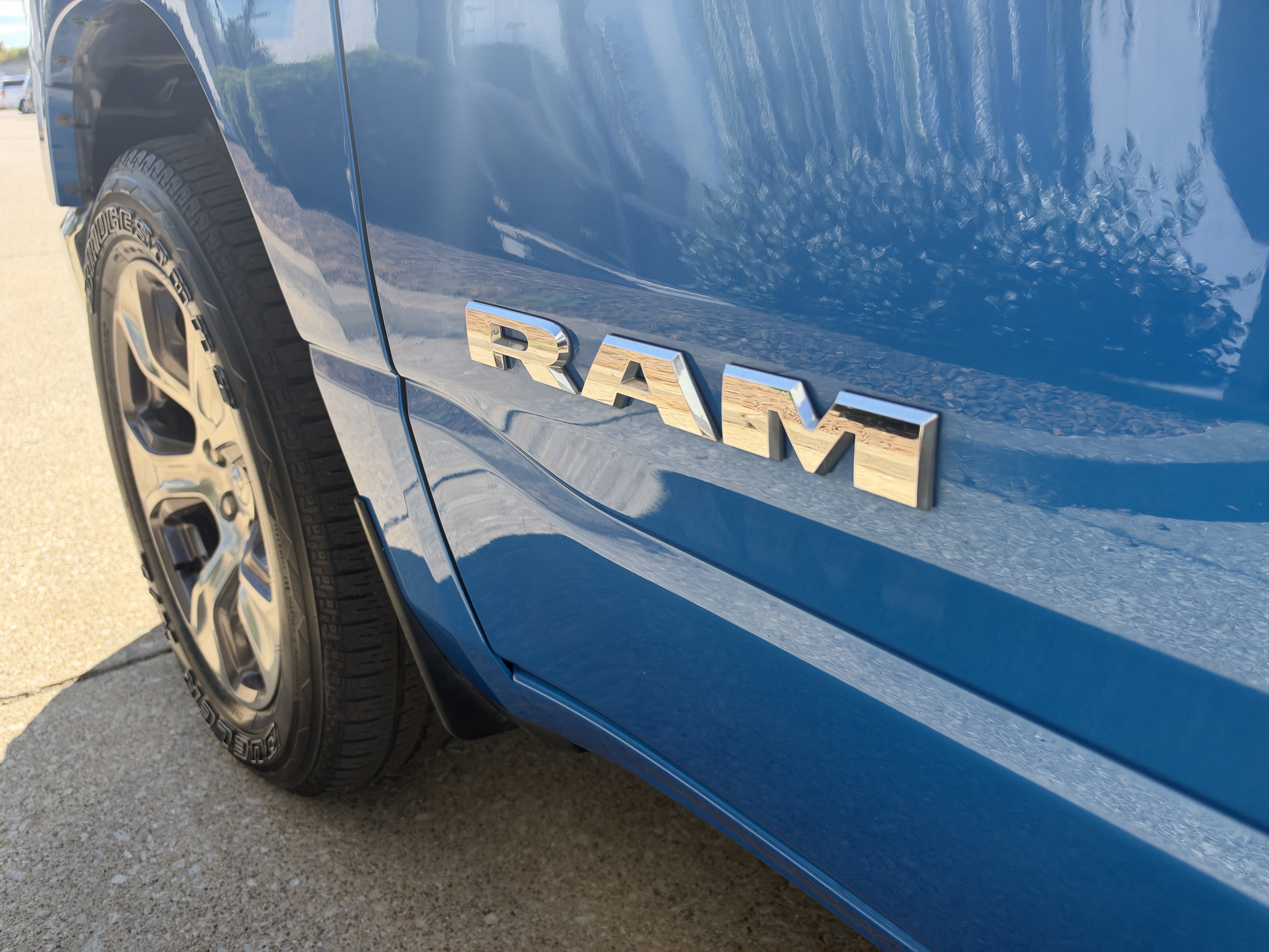 Used 2024 RAM 1500 Laramie AWD/4WD image 16