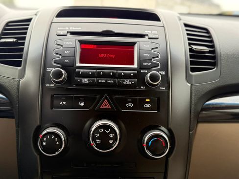 Used 2013 Kia Sorento LX FWD image 19