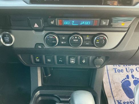 Used 2017 Toyota Tacoma TRD Off-Road w/ Premium & Technology Package image 19