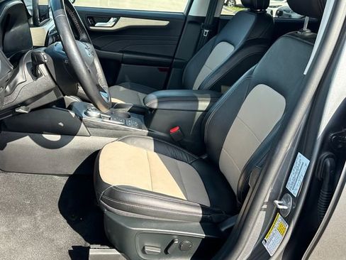 Used 2022 Ford Escape Titanium w/ Titanium Premium Package image 17