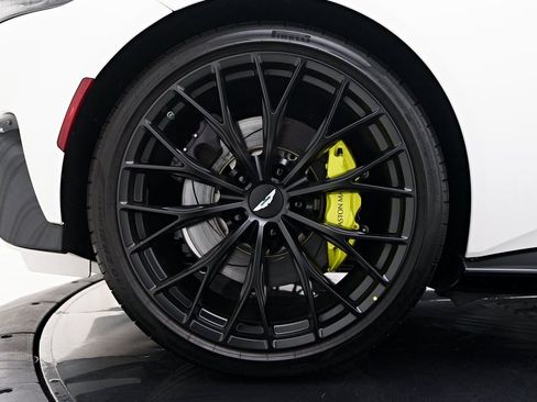 Used 2023 Aston Martin V8 Vantage Roadster image 35