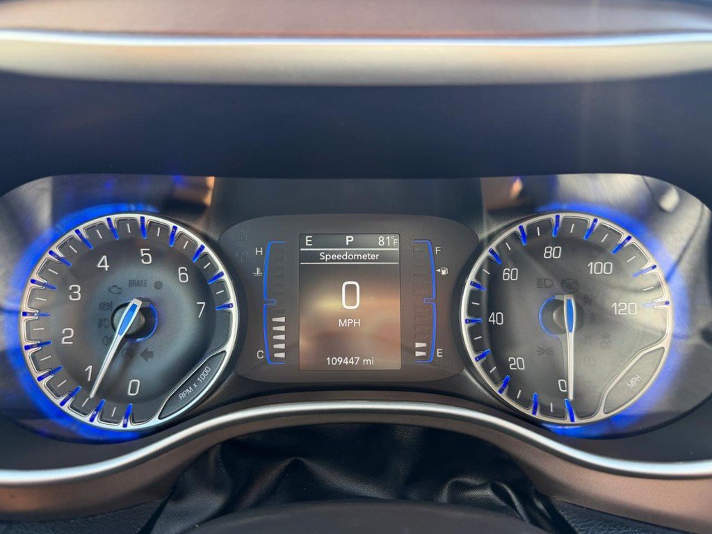 Used 2020 Chrysler Voyager LX FWD image 30