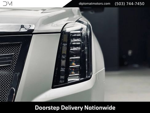 Used 2017 Cadillac Escalade ESV Platinum AWD/4WD image 13
