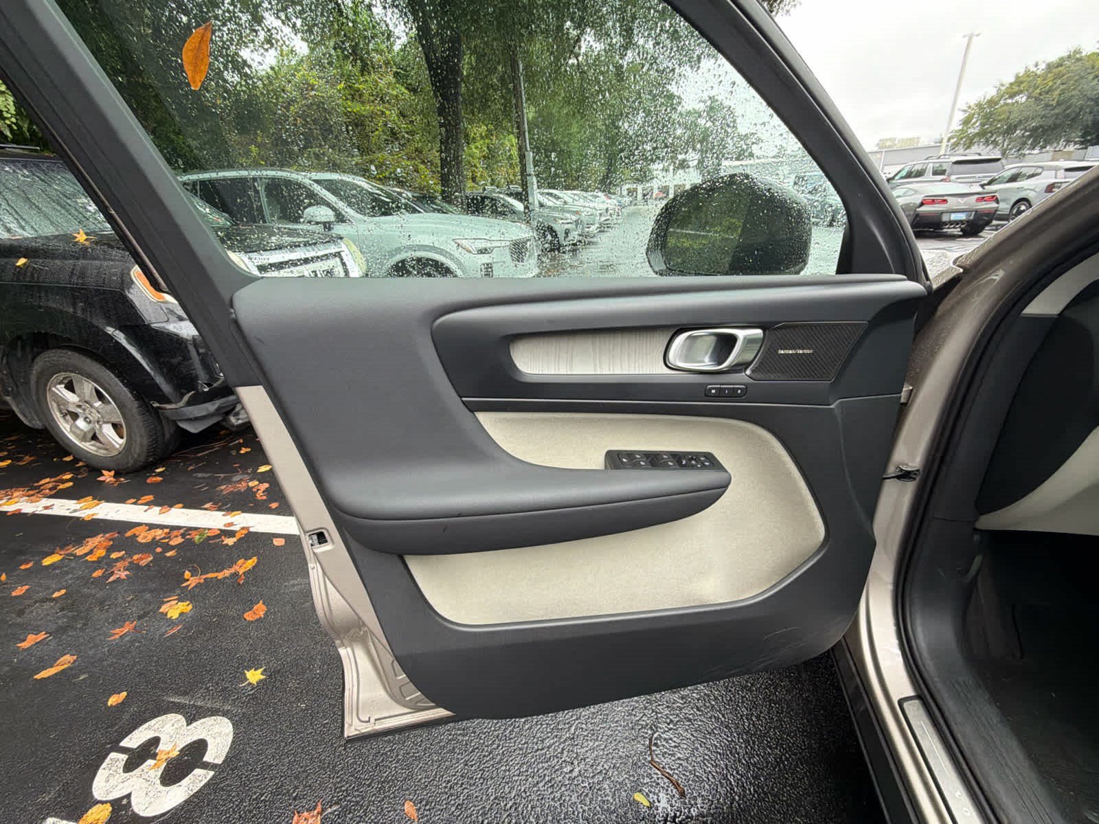 Used 2024 Volvo XC40 B5 Plus w/ Climate Package AWD/4WD image 24