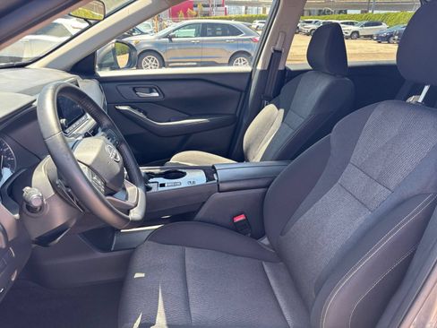 Used 2025 Nissan Rogue SV FWD image 29