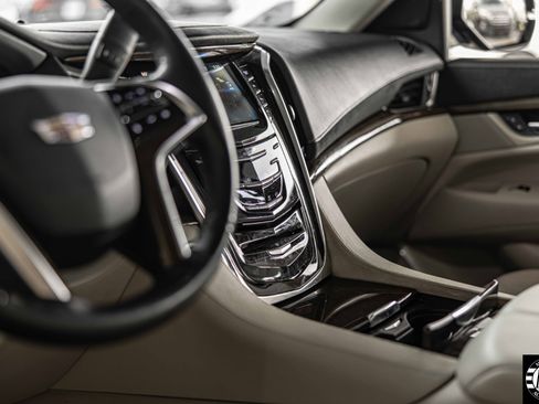 Used 2018 Cadillac Escalade ESV Luxury image 23