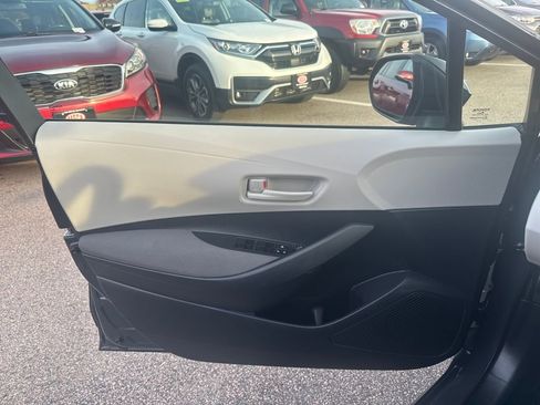 Used 2025 Toyota Corolla LE image 33