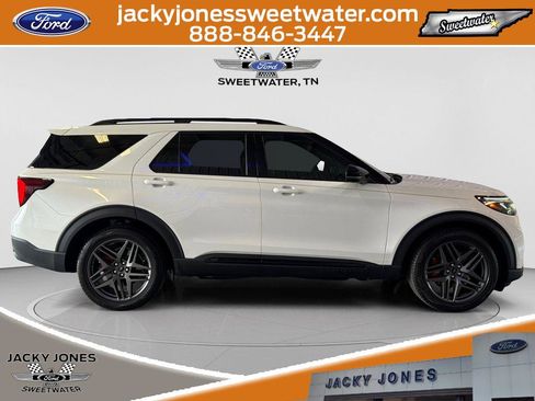 Certified 2025 Ford Explorer ST AWD/4WD image 7