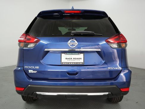 Used 2018 Nissan Rogue SV image 8