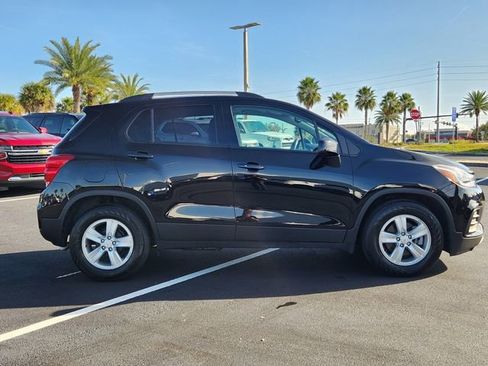 Used 2021 Chevrolet Trax LT w/ LT Convenience Package image 6