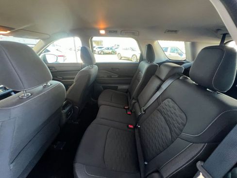 Used 2025 Nissan Pathfinder SV image 28