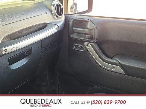 Used 2015 Jeep Wrangler Unlimited Sahara w/ Max Tow Package AWD/4WD image 21