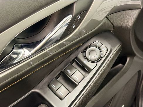 Used 2021 Chevrolet Traverse RS image 18