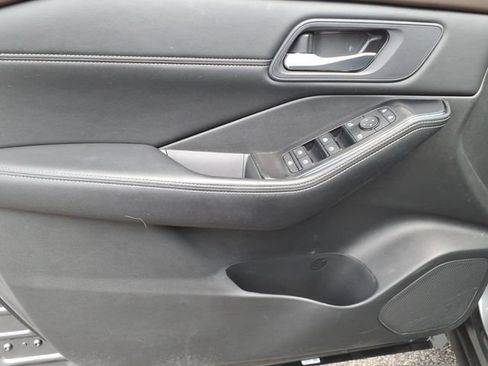Certified 2023 Nissan Rogue SV w/ SV Premium B Package AWD/4WD image 18