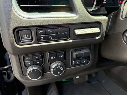 Used 2021 Chevrolet Tahoe Premier w/ Premium Package AWD/4WD image 12