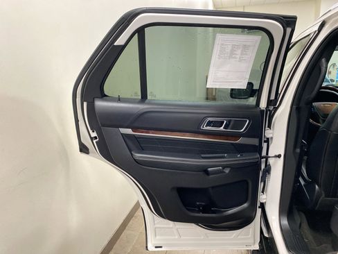 Used 2017 Ford Explorer Platinum image 10