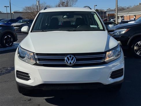 Used 2016 Volkswagen Tiguan S image 8