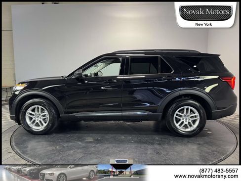 Used 2025 Ford Explorer Active AWD/4WD image 5