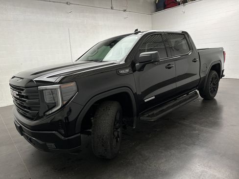 Used 2022 GMC Sierra 1500 Elevation w/ X31 Off-Road Package AWD/4WD image 4