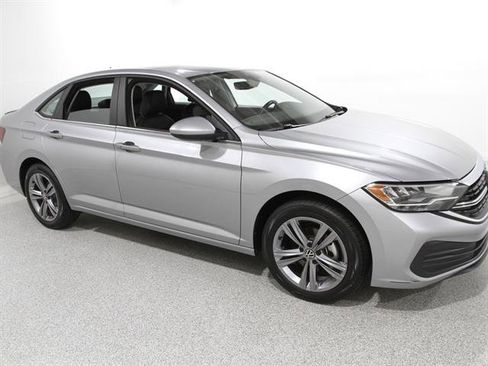 Certified 2023 Volkswagen Jetta SE image 1