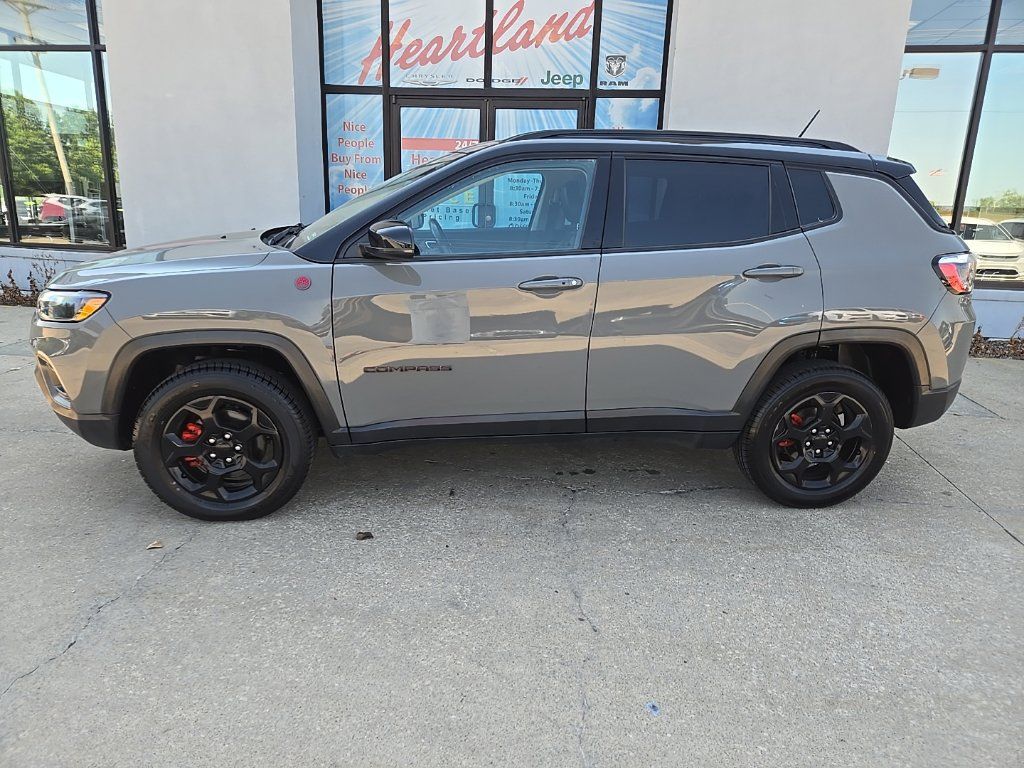 Used 2022 Jeep Compass Trailhawk w/ Trailhawk Convenience Group AWD/4WD image 6