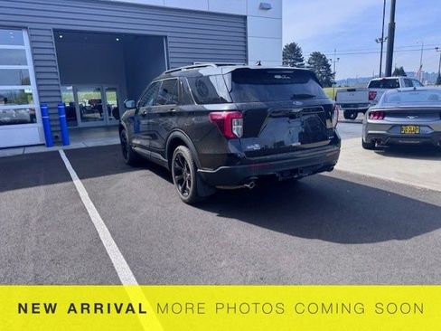 Used 2023 Ford Explorer ST-Line w/ Class IV Trailer Tow Package AWD/4WD image 8