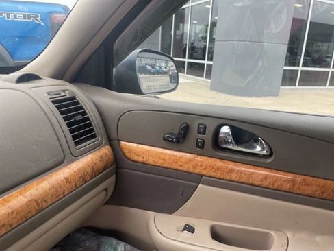 Used 2002 Lincoln Continental FWD image 17