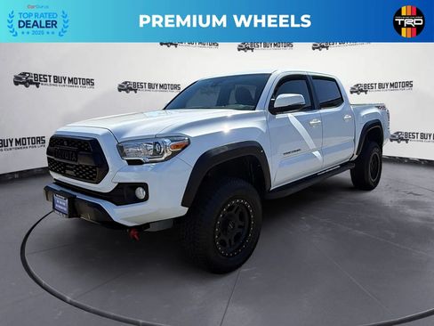 Used 2021 Toyota Tacoma TRD Off-Road w/ Technology Package AWD/4WD image 3