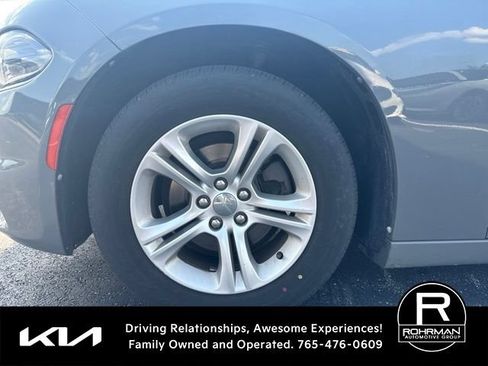 Used 2019 Dodge Charger SXT w/ Leather Interior Group RWD image 6