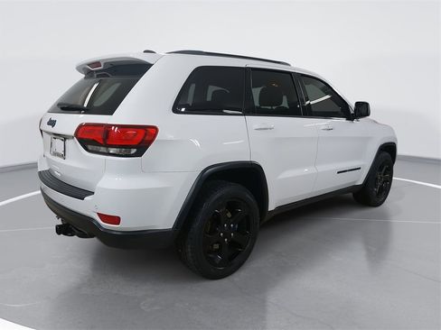 Used 2019 Jeep Grand Cherokee Laredo image 3