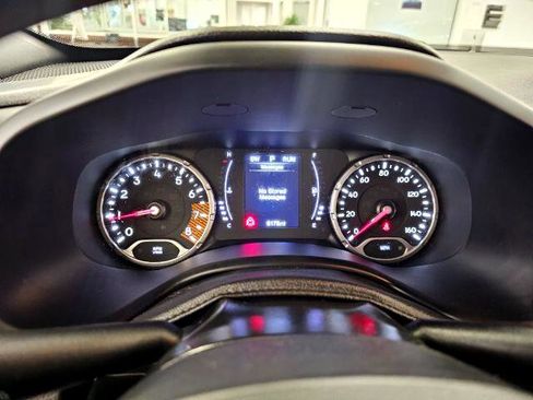 Used 2019 Jeep Renegade Latitude image 19