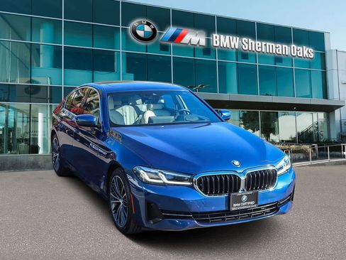 Certified 2023 BMW 530i w/ Premium Package image 3