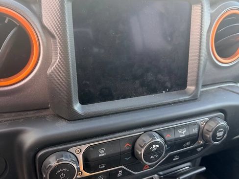 Used 2023 Jeep Gladiator Mojave w/ LED Lighting Group AWD/4WD image 7