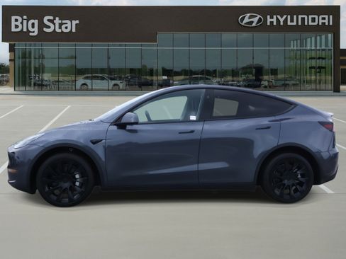 Used 2023 Tesla Model Y Long Range image 2
