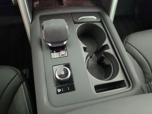 Certified 2025 Land Rover Discovery Dynamic SE image 25